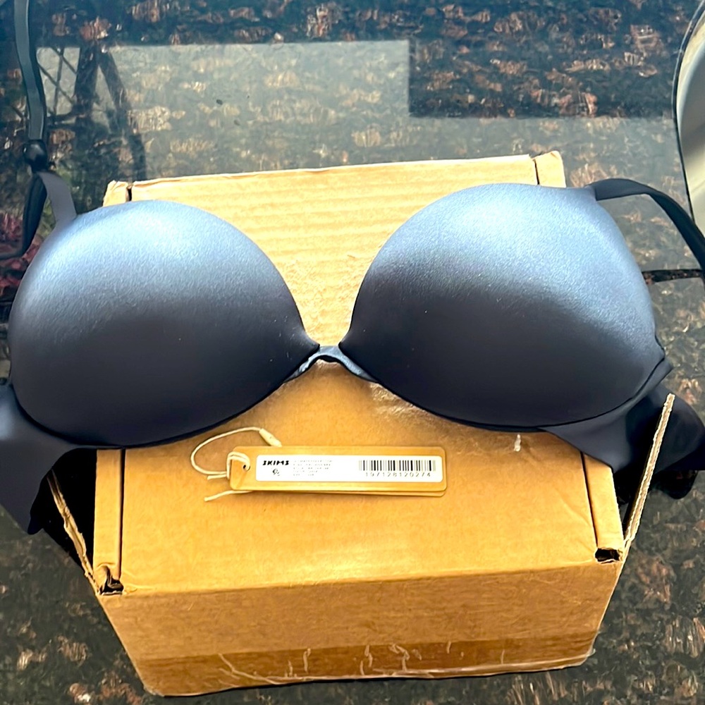 Brand new Skims Bra 34 B